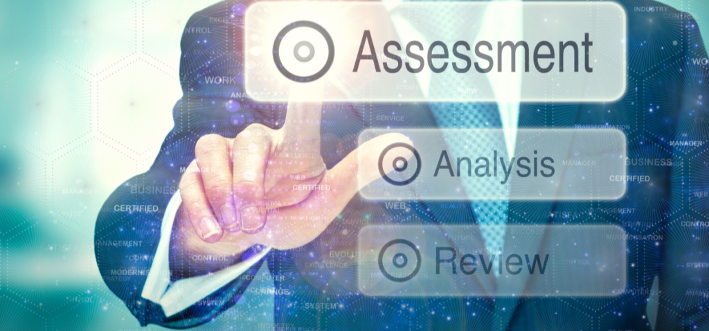 Persona che seleziona la scritta Assessment per la vulnerability assessment